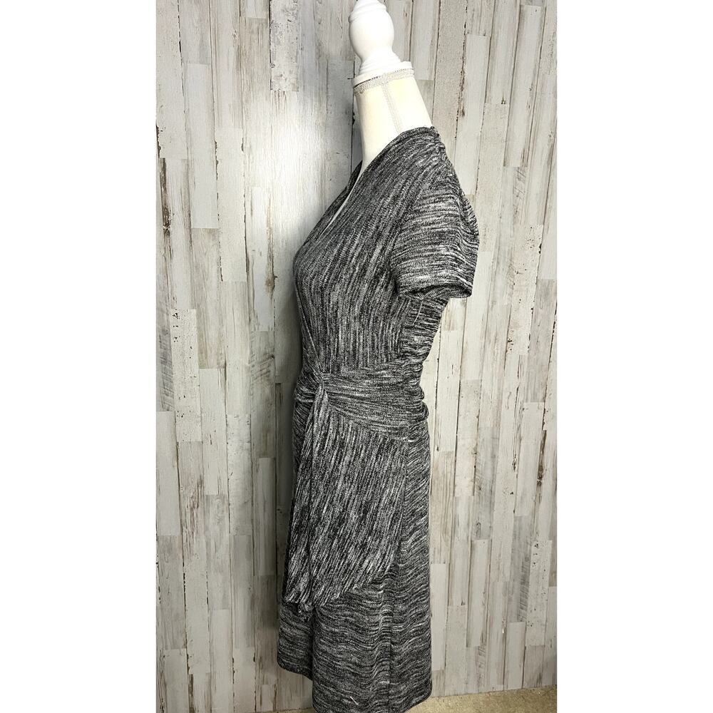 Maeve Women's Gray Cinched Surplice Faux Wrap Dress Size Small Knee Length - Picture 5 of 6
